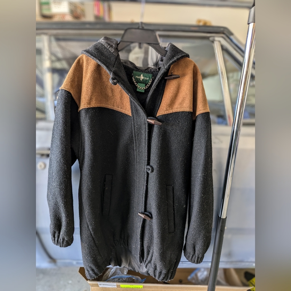 Hunt Club Black and Tan Bomber Jacket Casual Sporty Design (Missing One Button)